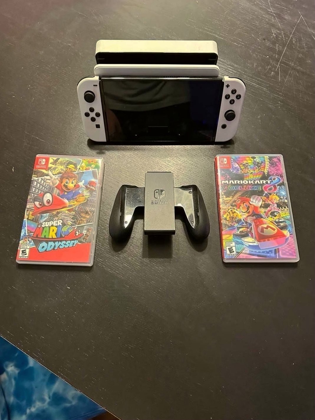 Nintendo Switch OLED 5N73 White Bundle Used