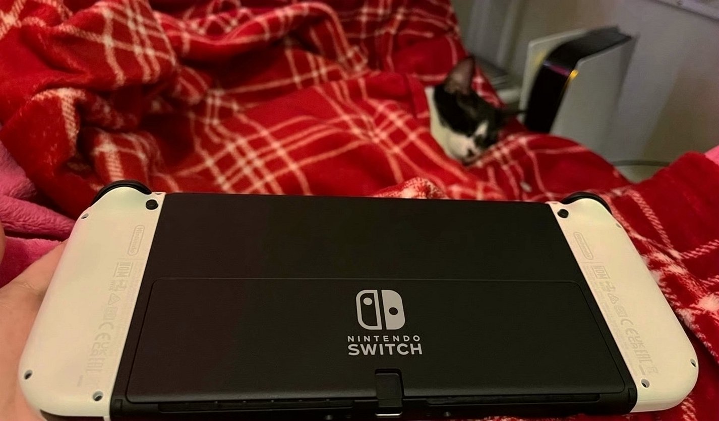Nintendo Switch OLED 64GB White with Accessories - Used image 3