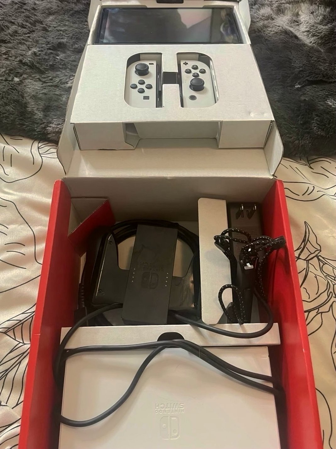 Nintendo Switch OLED 9Q17 Unlocked - Used image 2