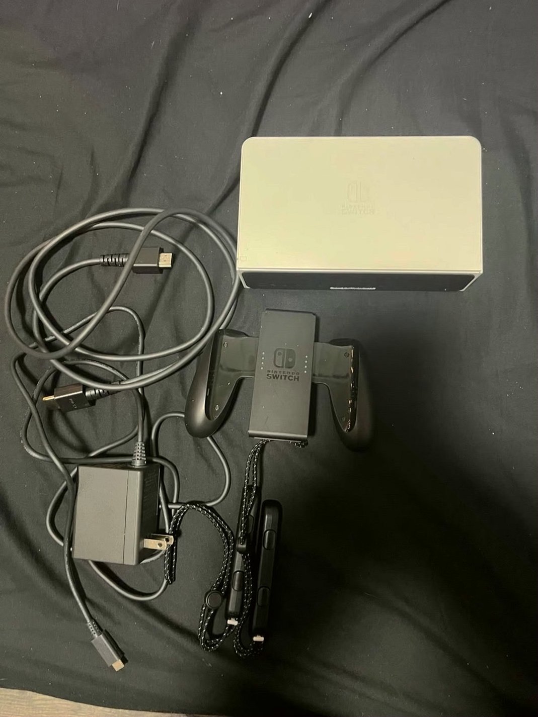 Nintendo Switch OLED Bundle 7S81 Used image 4
