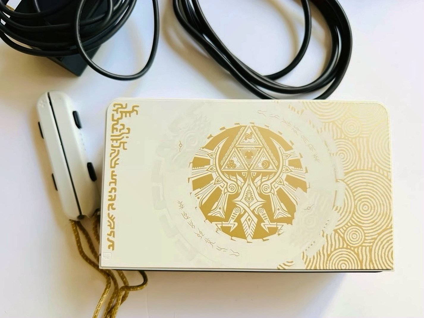 Nintendo Switch OLED Zelda Edition Unlocked - Used image 4