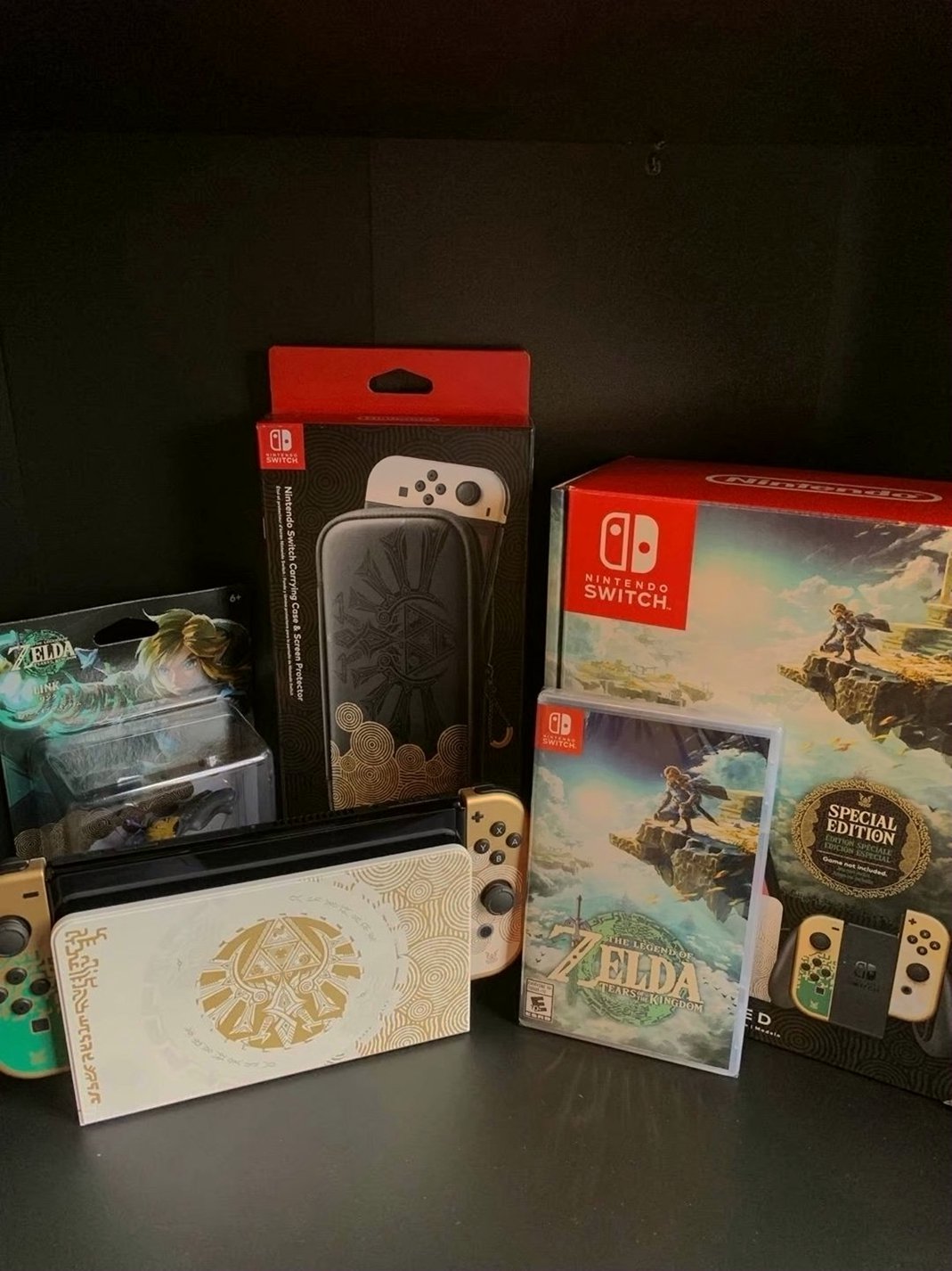 Nintendo The Legend of Zelda Tears of the Kingdom OLED Bundle - Used