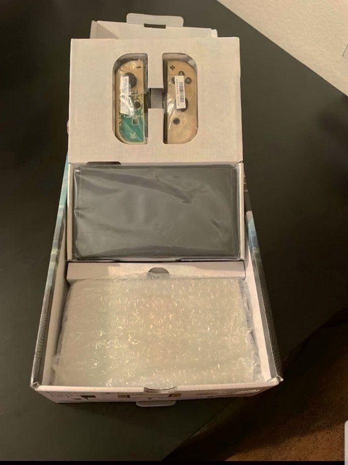 Nintendo Zelda Tears of the Kingdom Switch OLED 7Q11 - Used image 2