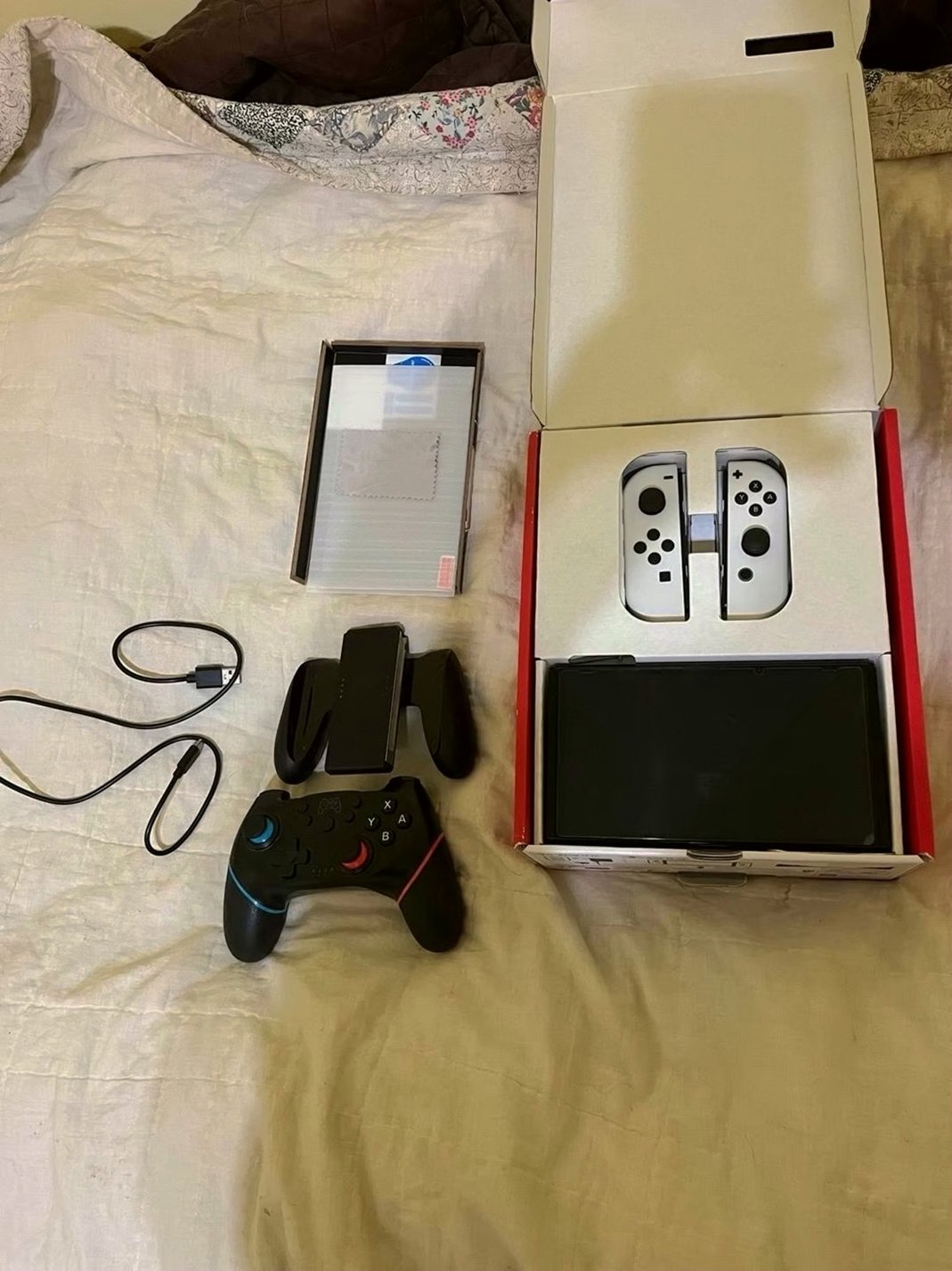 Nintendo Switch OLED Bundle 256GB Unlocked - Used image 2