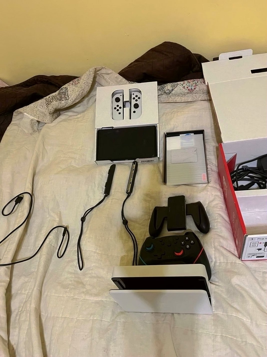 Nintendo Switch OLED Bundle 256GB Unlocked - Used image 4