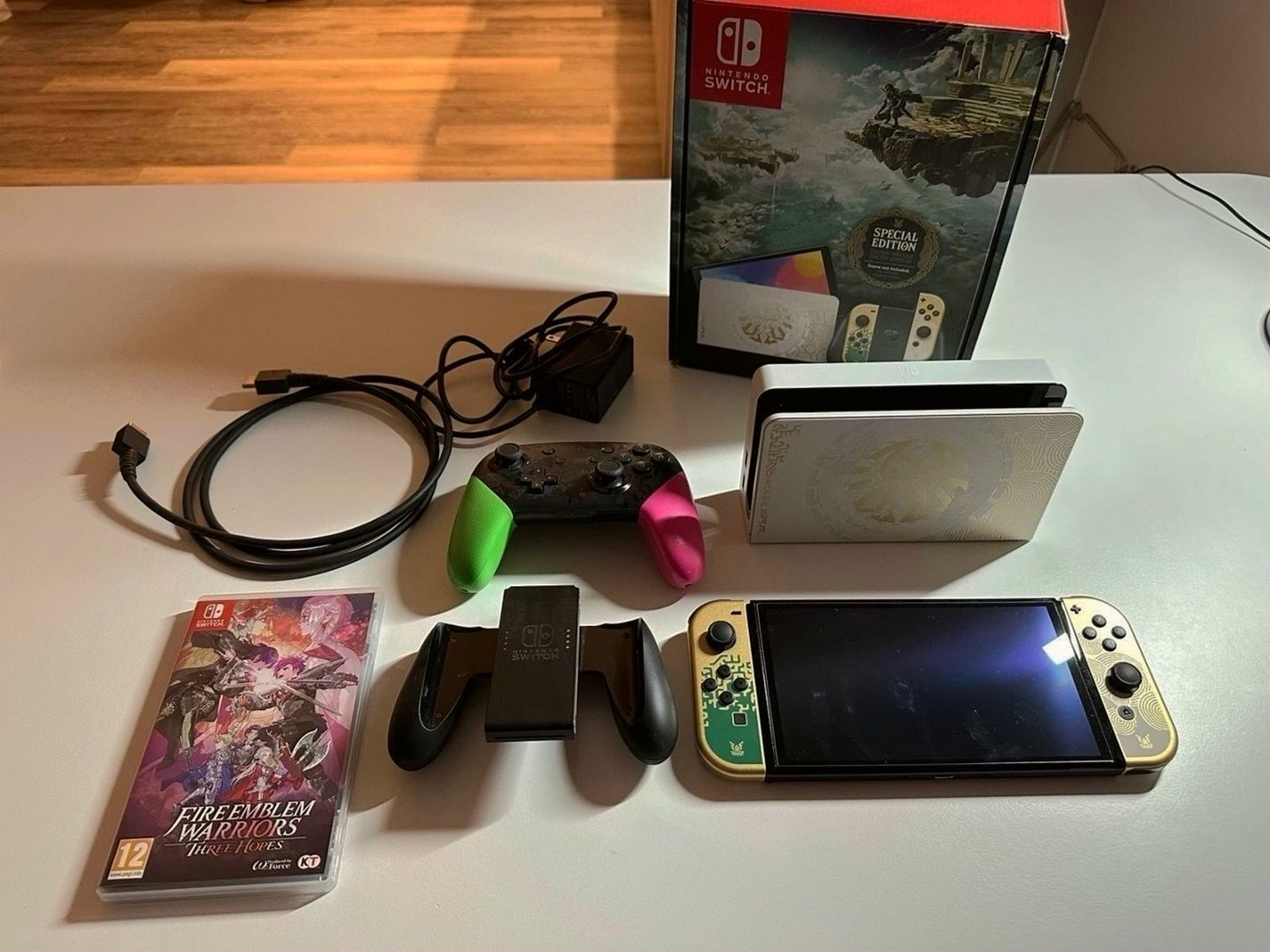 Nintendo Switch OLED Model The Legend of Zelda: Tears of the Kingdom Edition Unlocked - Used