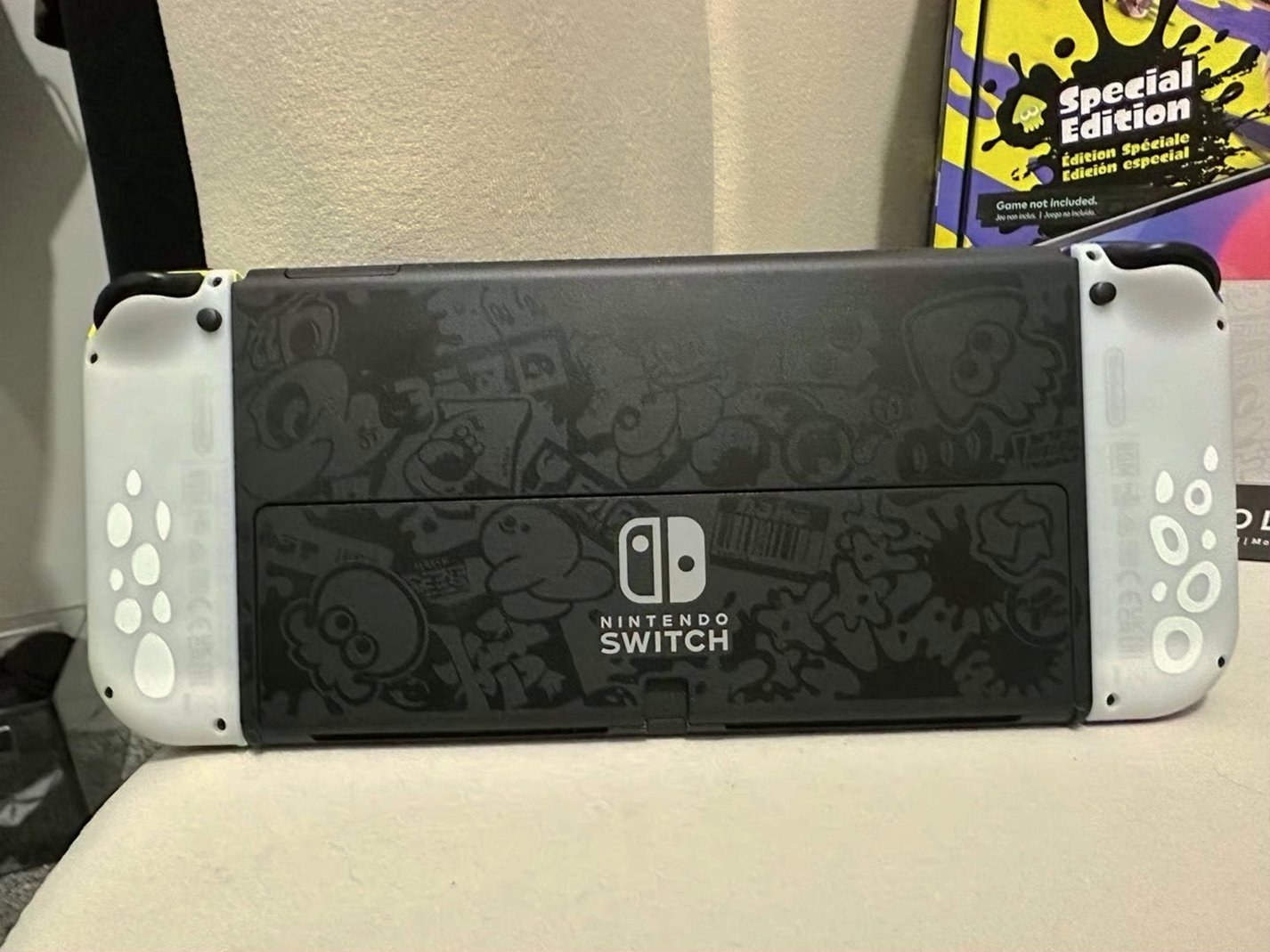 Nintendo Switch OLED Splatoon 3 Special Edition 256GB Used image 3