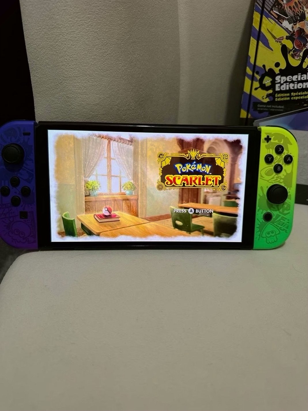 Nintendo Switch OLED Splatoon 3 Special Edition 256GB Used image 4