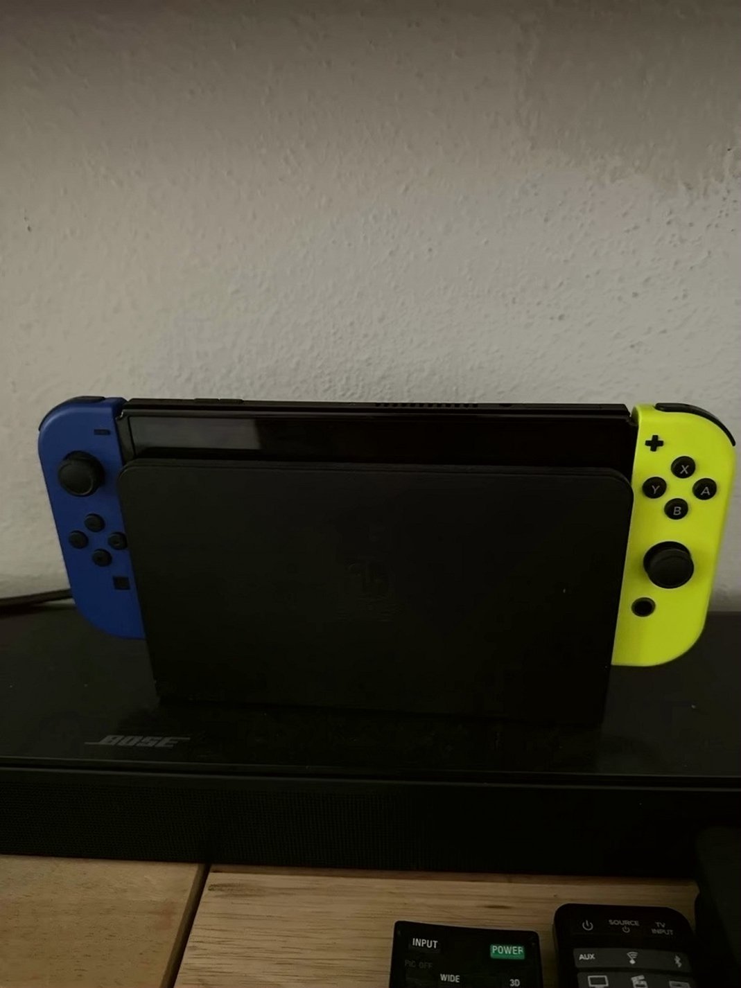Nintendo Switch 2Z96 OLED 16 Games + Case - Used