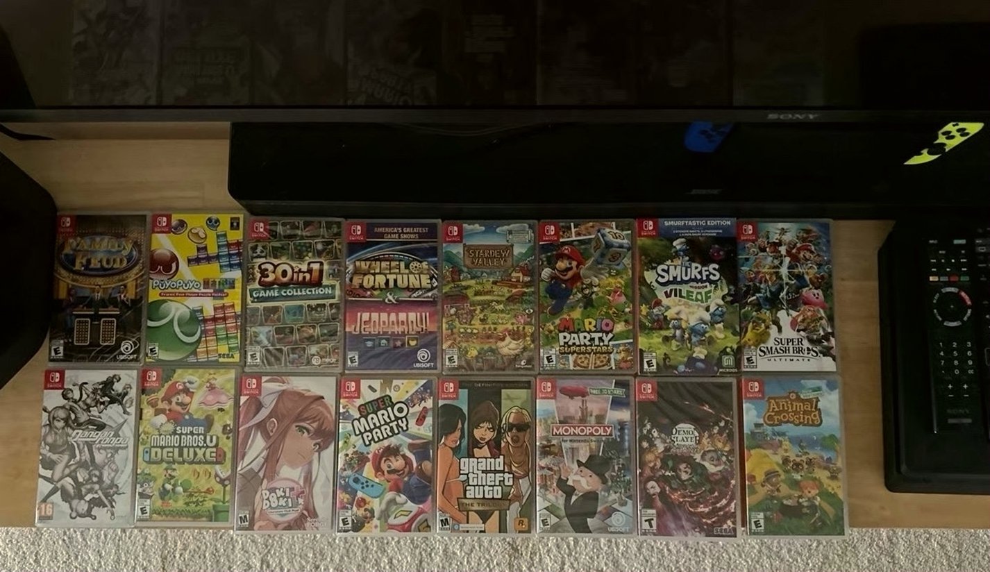 Nintendo Switch 2Z96 OLED 16 Games + Case - Used image 2