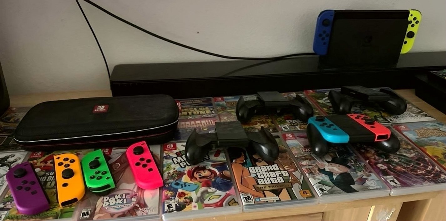 Nintendo Switch 2Z96 OLED 16 Games + Case - Used image 3