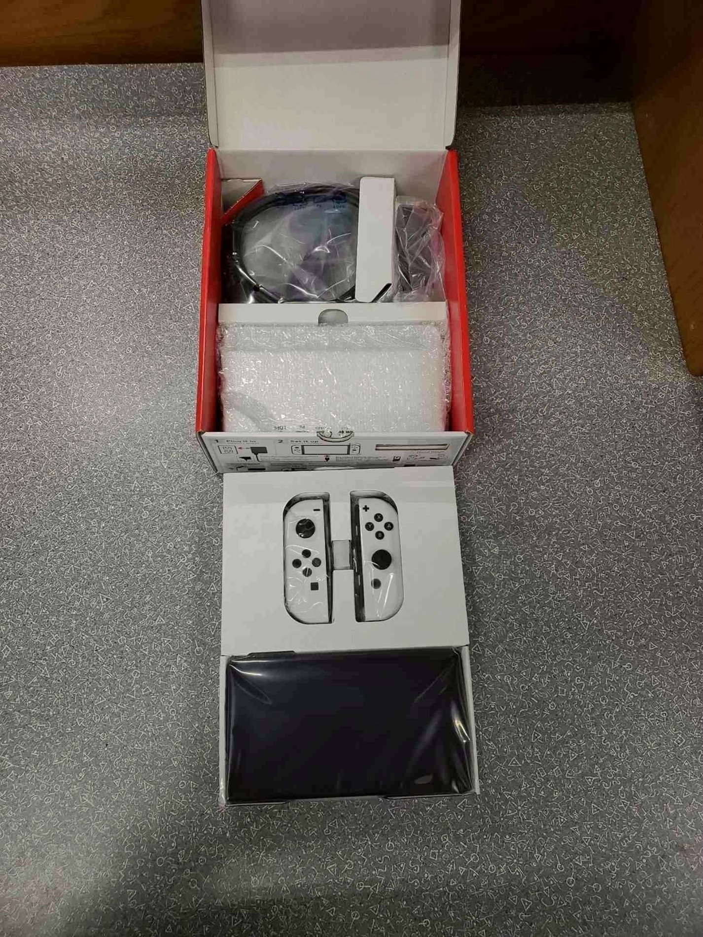 Nintendo Switch OLED White Unlocked - Used image 3