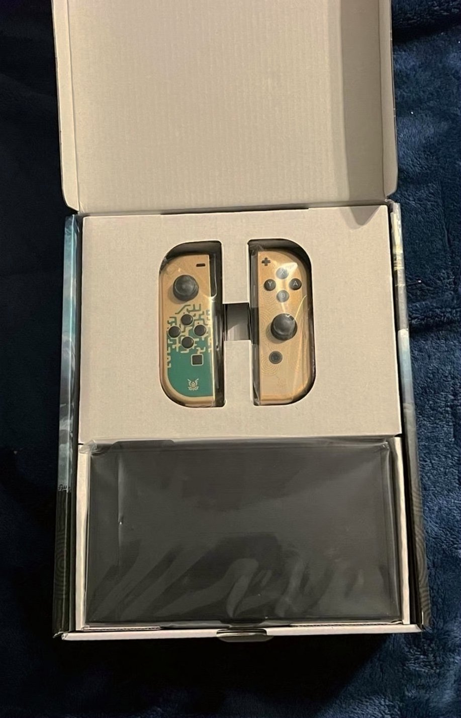 Nintendo Switch OLED The Legend of Zelda Tears of the Kingdom Edition Unlocked - Used image 2