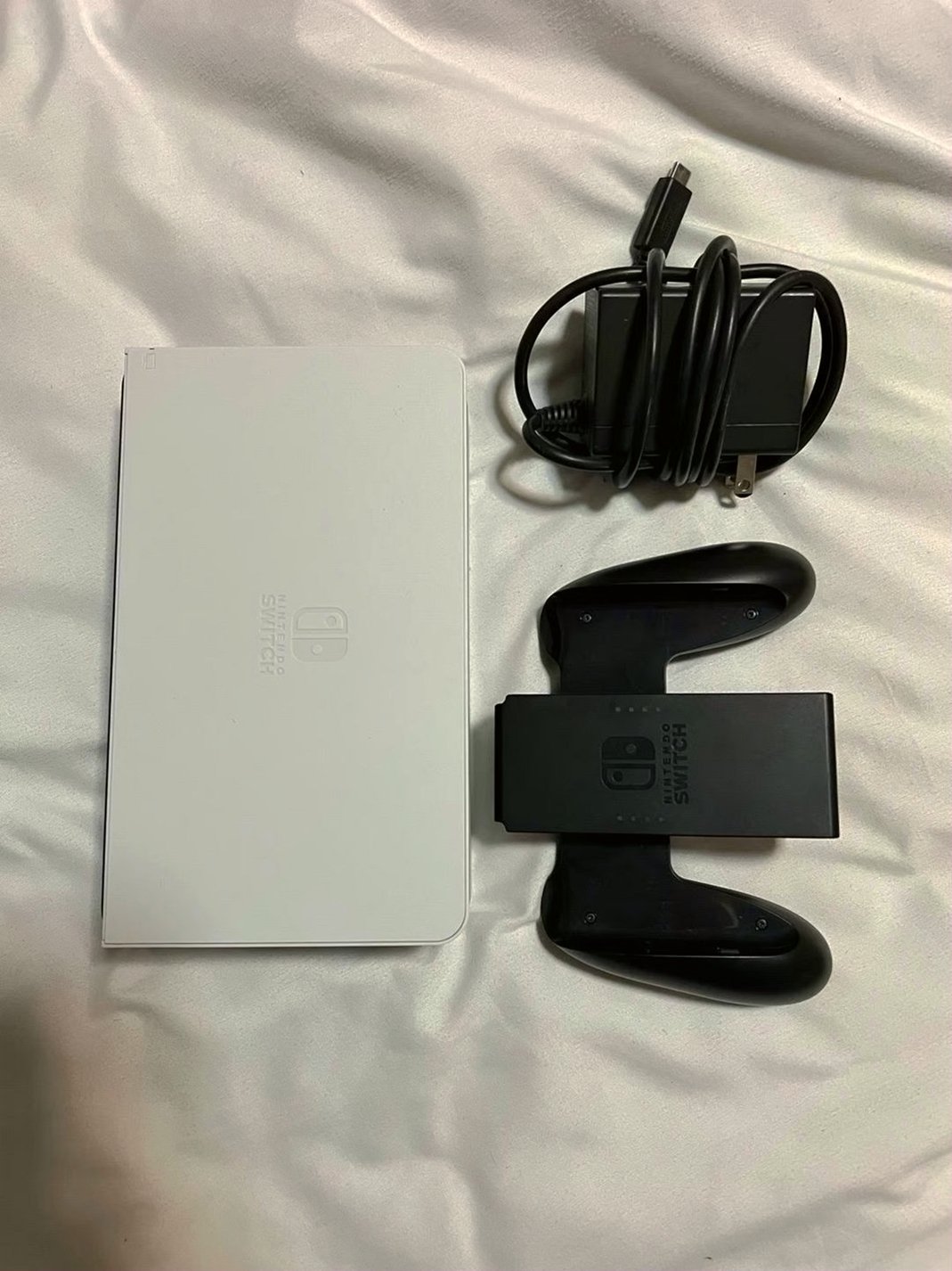 Nintendo Switch OLED 9K81 Bundle - Used image 4
