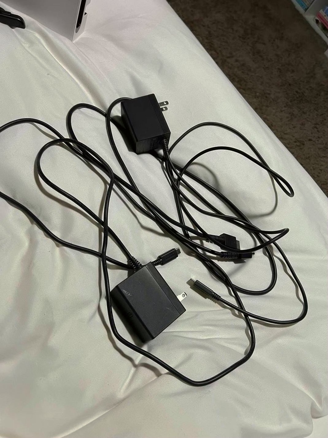 Nintendo Switch OLED Model 8R71 Unlocked - Used image 4