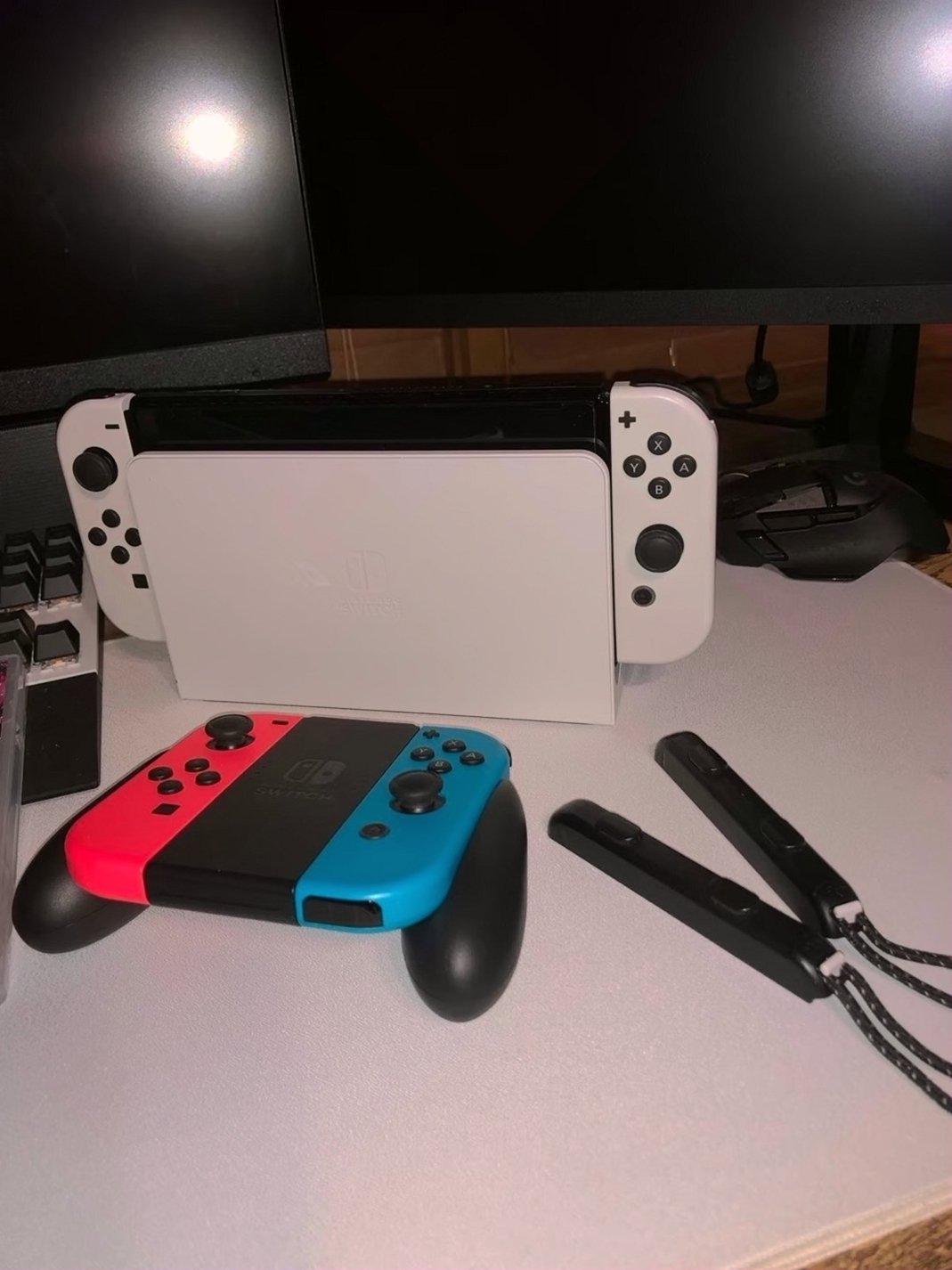 Nintendo Switch OLED 7S25 Bundle White - Used image 2