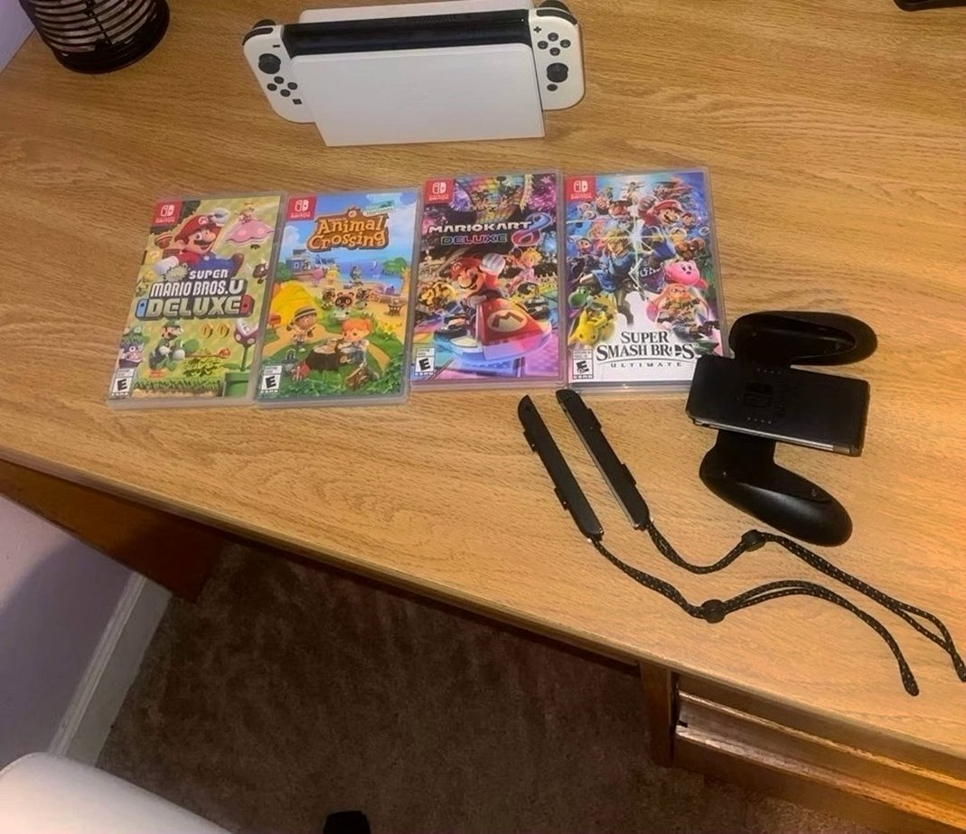 Nintendo Switch OLED White Bundle 8H15 - Used image 4
