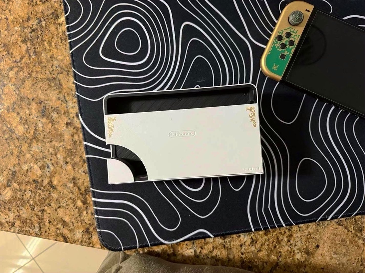 Nintendo Switch OLED 6V87 Zelda Edition Used image 3