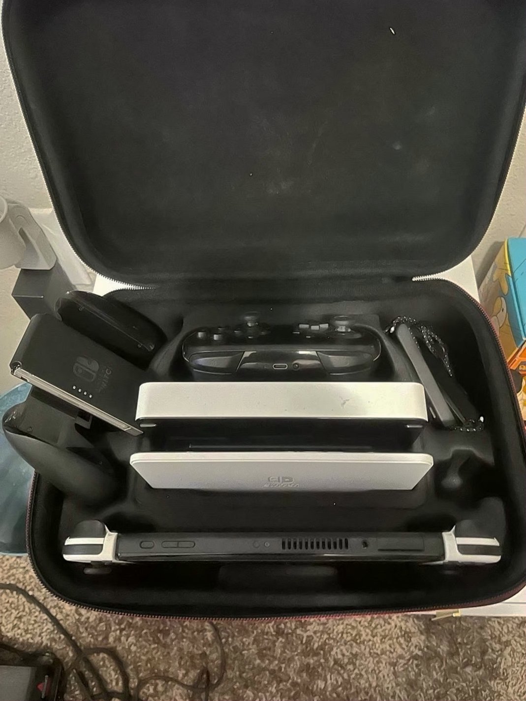 Nintendo Switch OLED 5R62 with Pro Controller - Used image 3