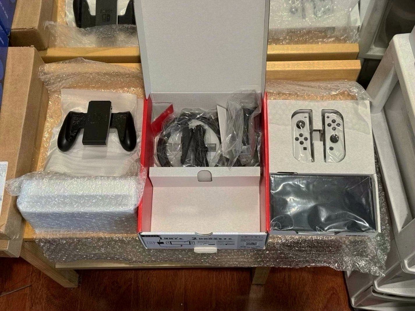 Nintendo Switch OLED Like New White - Used image 4