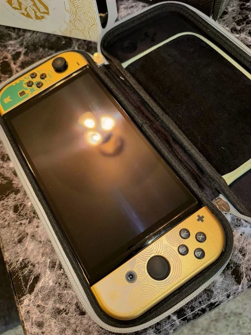 Nintendo Switch Zelda TOK Edition OLED 7M15 - Used image 2