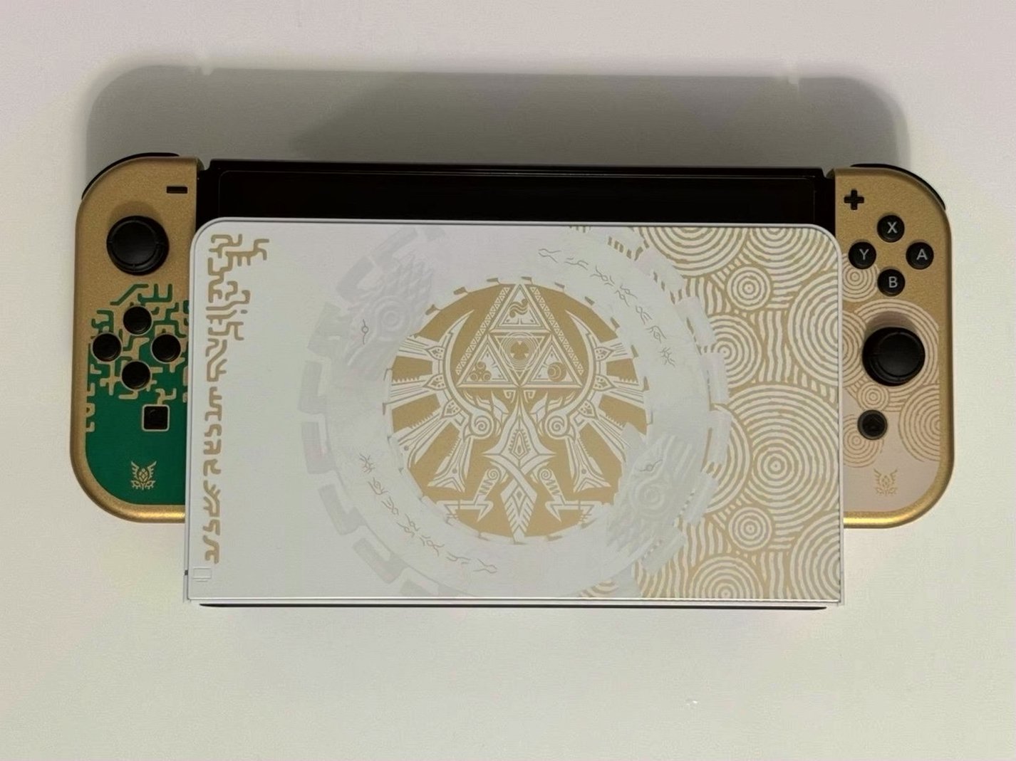 Nintendo Zelda Tears of the Kingdom Switch OLED 64GB Special Edition - Used image 2