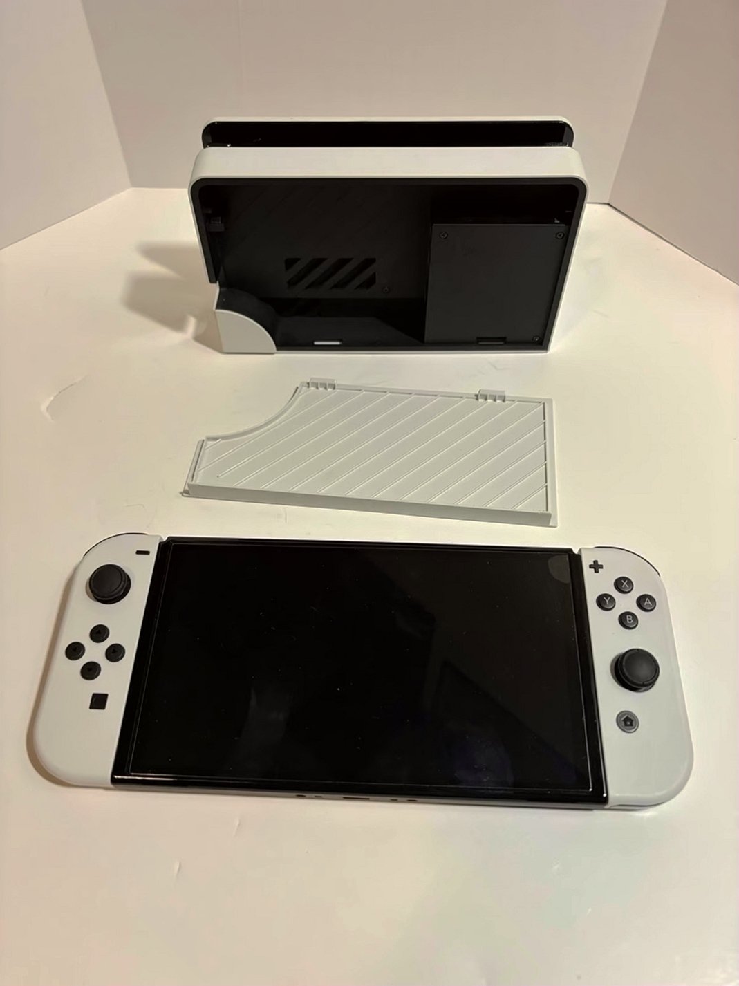 Nintendo Switch OLED HEG-001 Portable Handheld Console Bundle - Used image 4