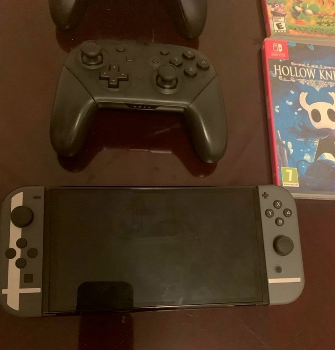 Nintendo Switch OLED Bundle 256GB Used image 2