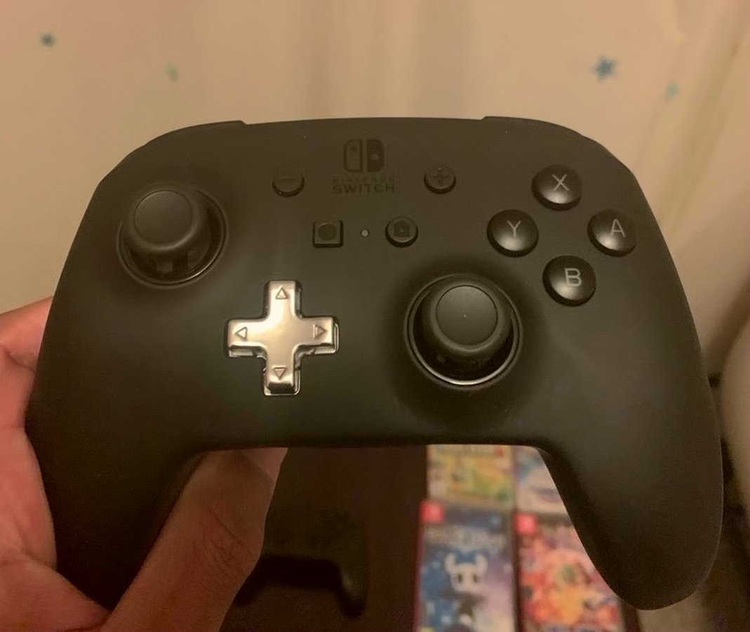 Nintendo Switch OLED Bundle 256GB Used image 4