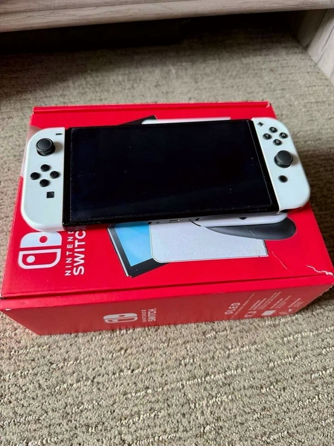 Nintendo Switch OLED 64GB White Used image 2