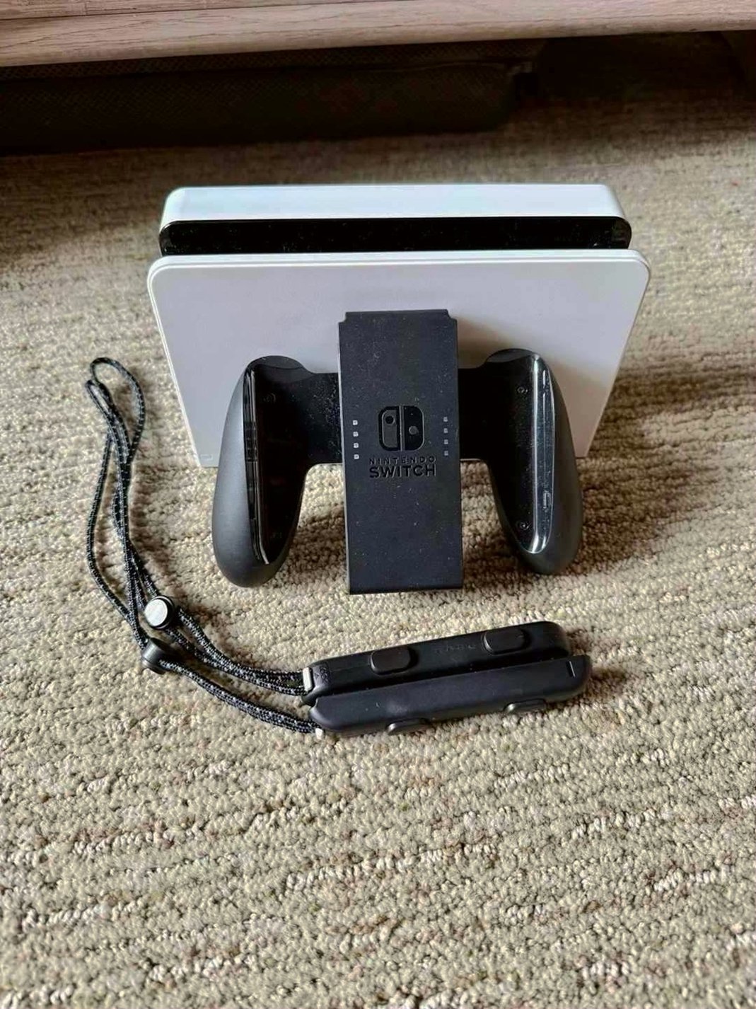 Nintendo Switch OLED 64GB White Used image 4
