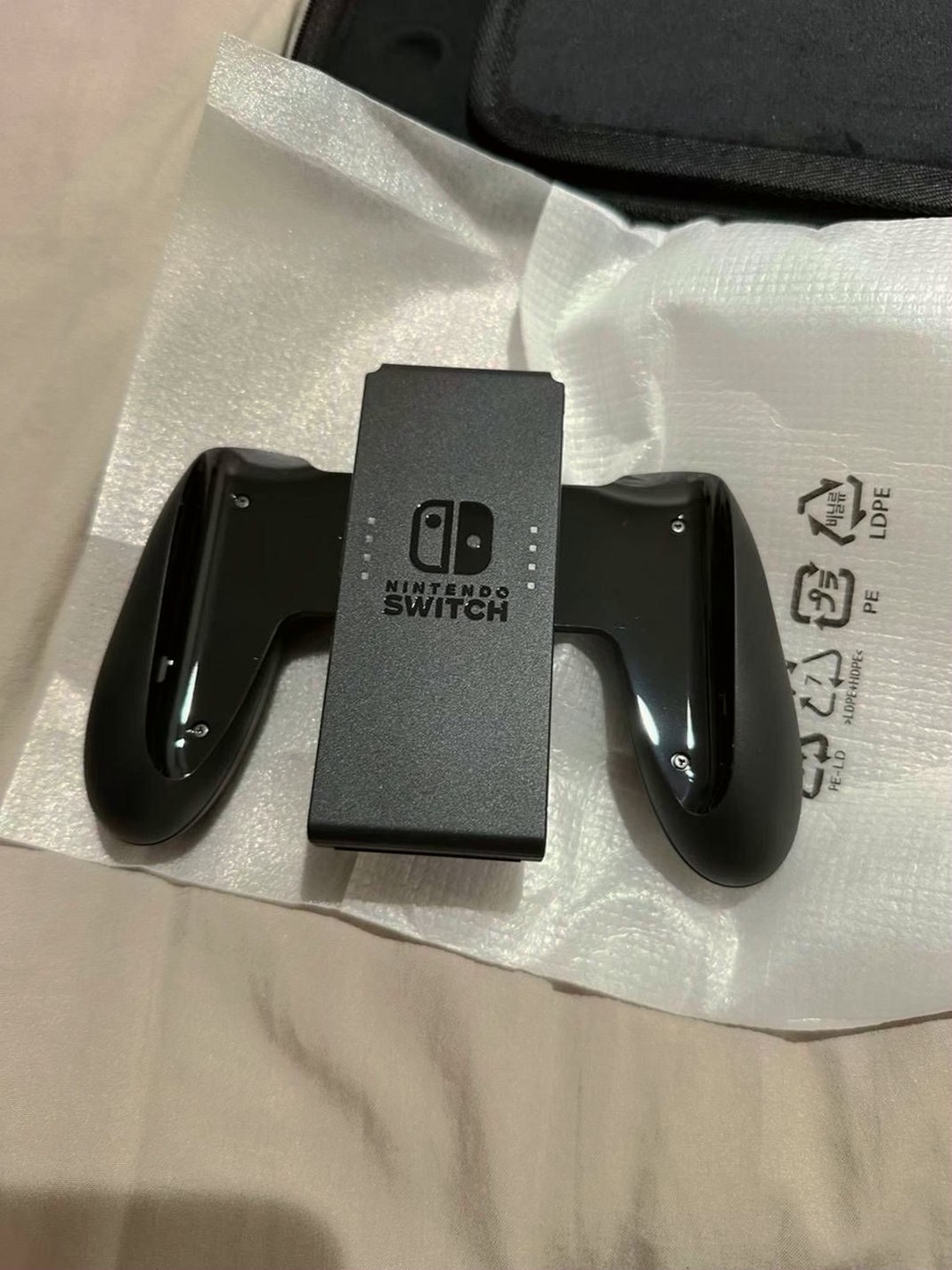 Nintendo Switch OLED 64GB White Unlocked - Used image 4