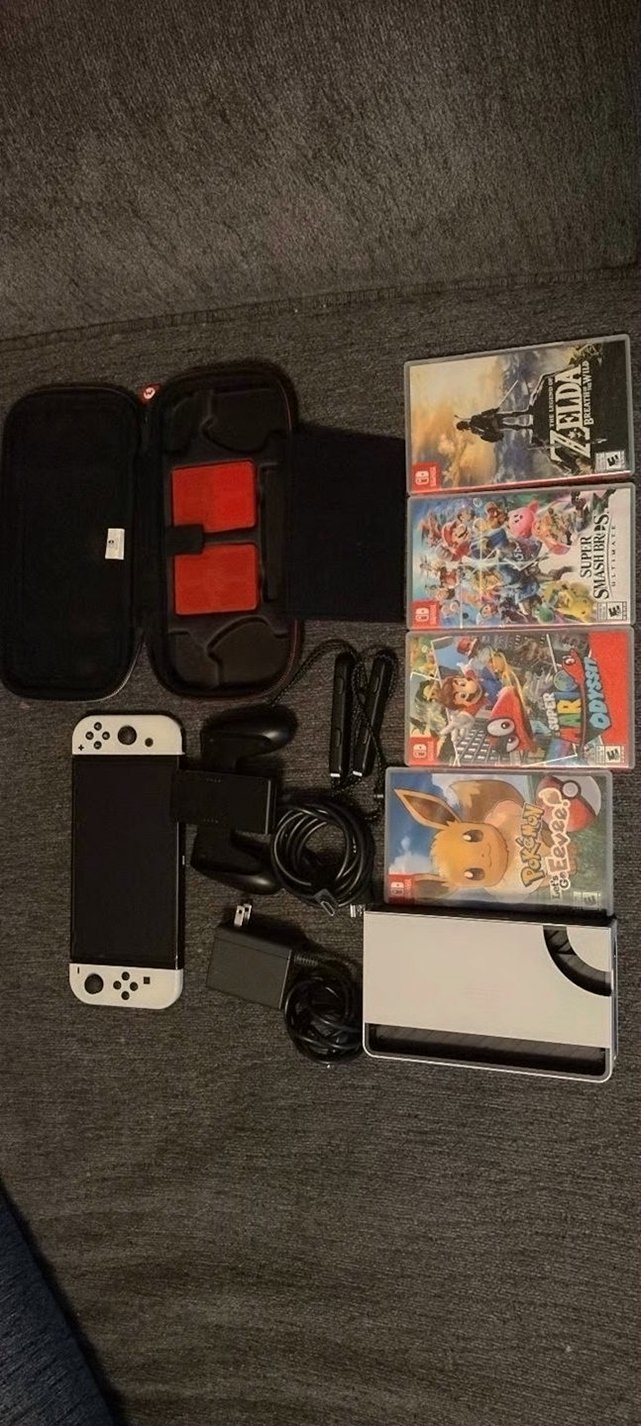 Nintendo OLED Switch Bundle 3B82 - Used