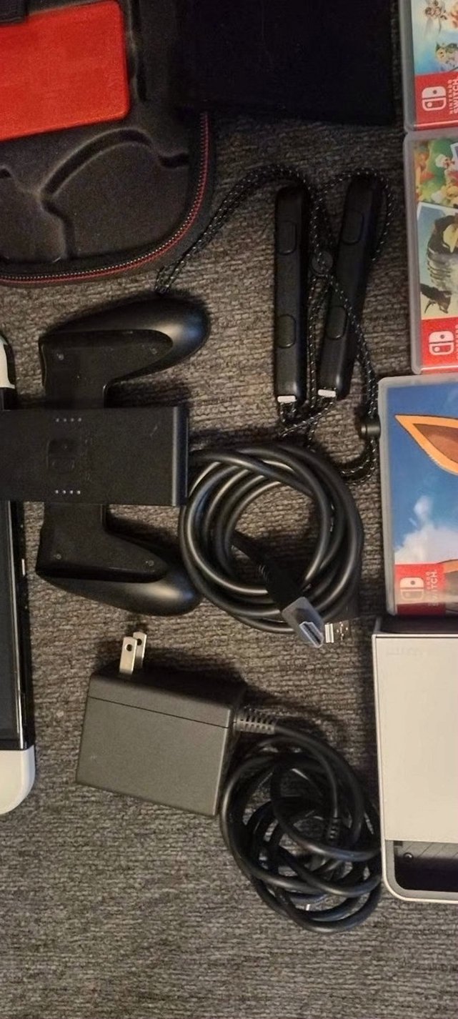 Nintendo OLED Switch Bundle 3B82 - Used image 3