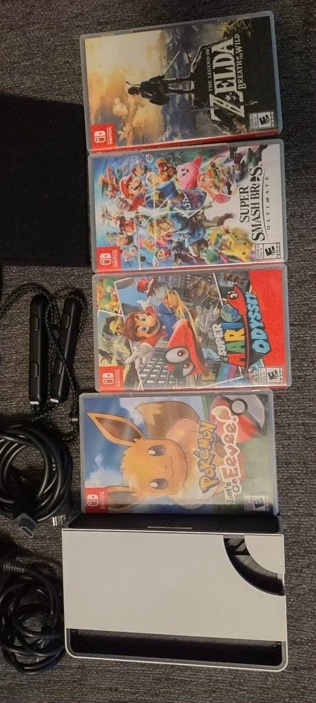 Nintendo OLED Switch Bundle 3B82 - Used image 4