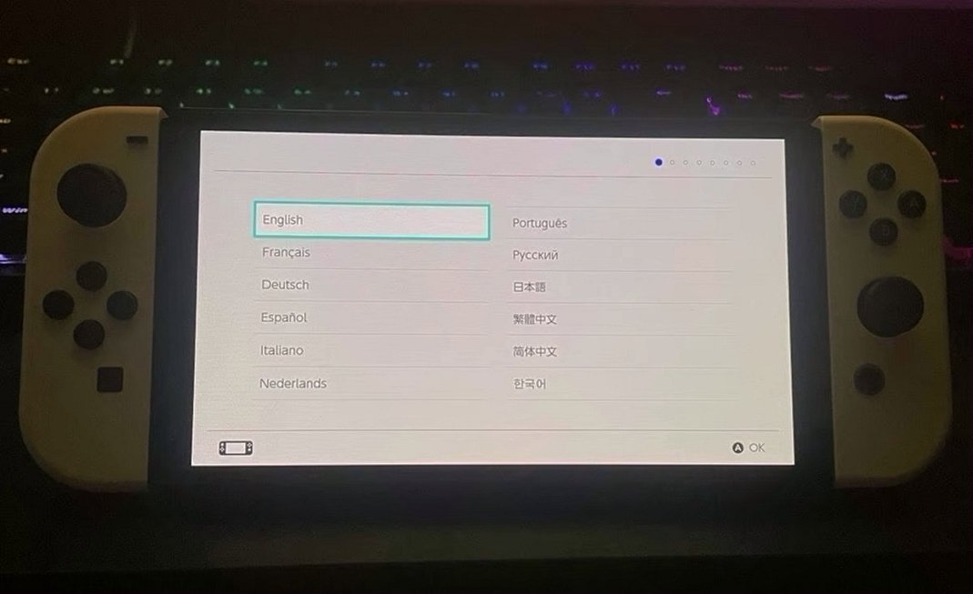 Nintendo Switch OLED Console 1Y19 - Used image 4
