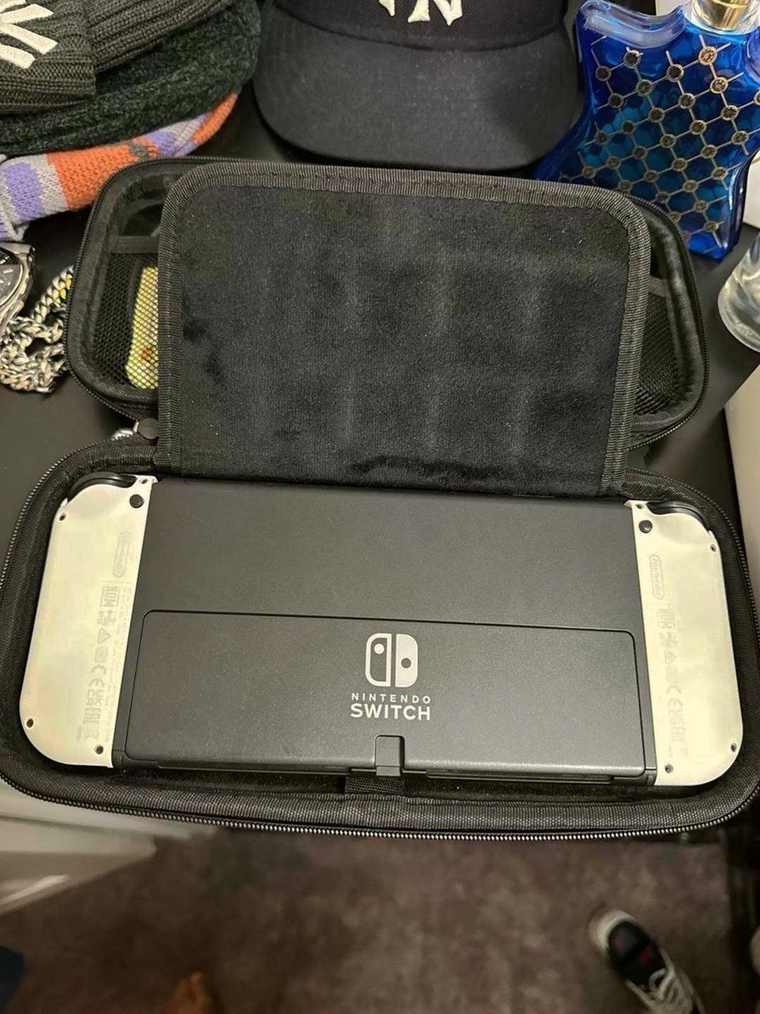 Nintendo Switch OLED 64GB White - Used image 2