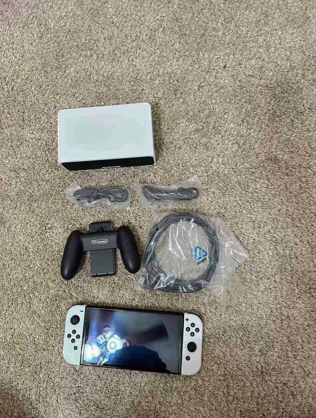 Nintendo Switch OLED 64GB White Joy-Con Unlocked - Used image 4