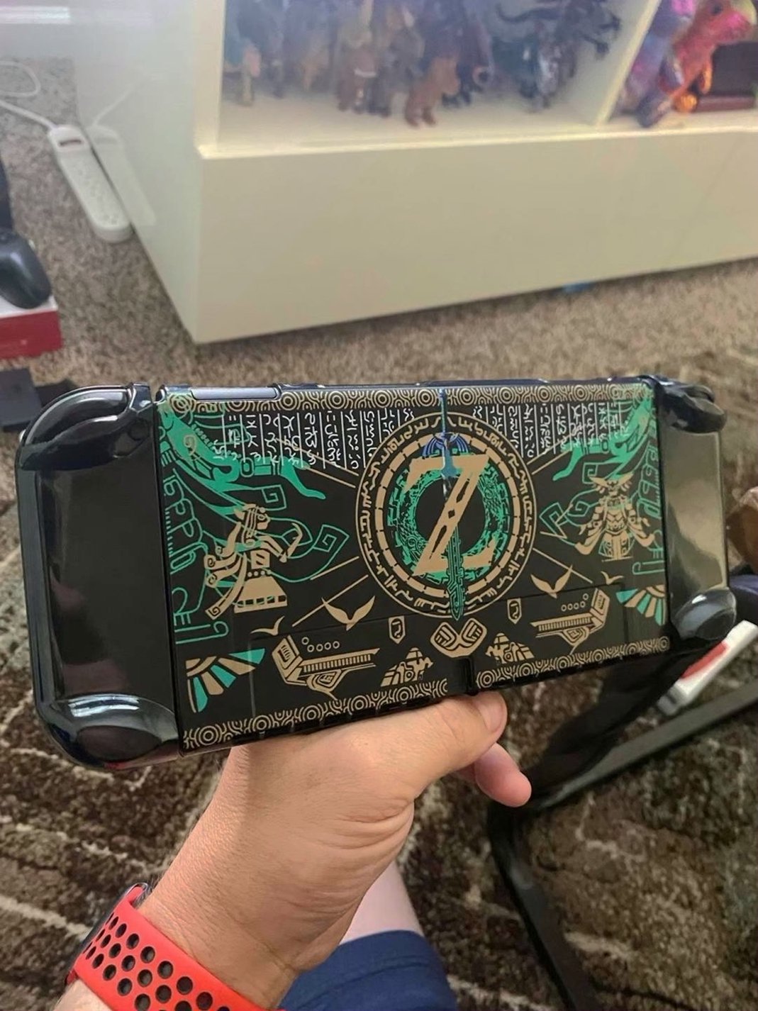 Nintendo Switch OLED Bundle 128GB Used - Like New image 4