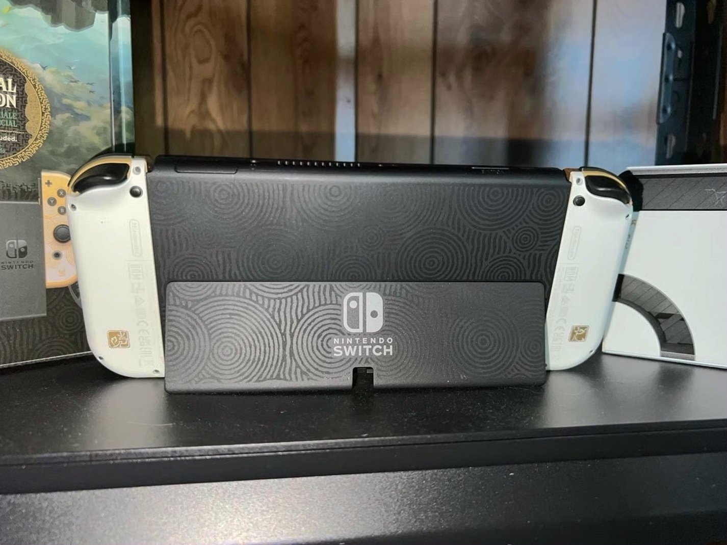 Nintendo Switch OLED Special Edition 8V72 Legend of Zelda Used image 4