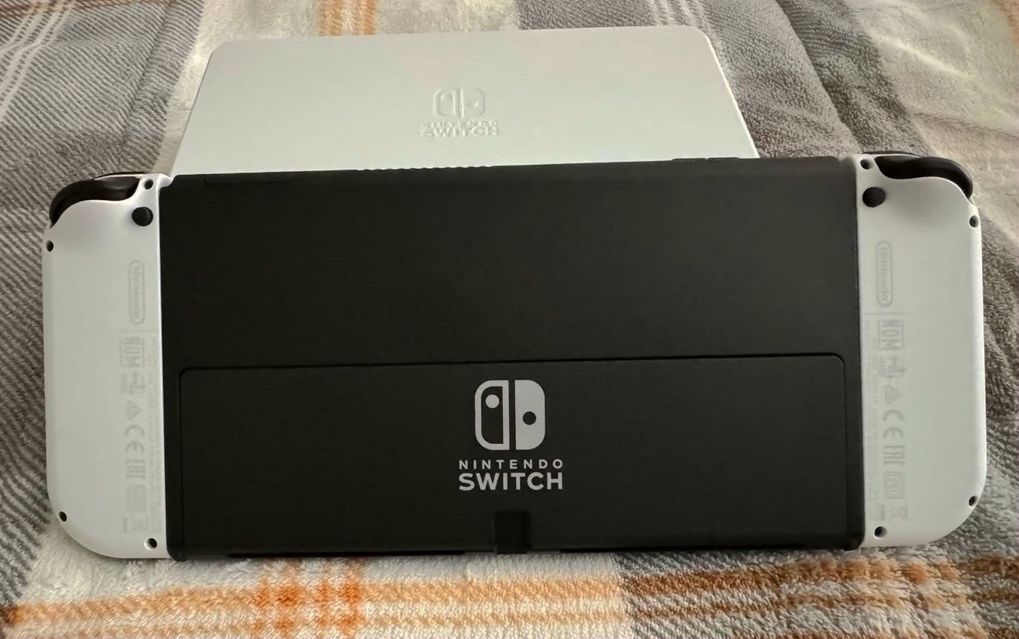 Nintendo Switch OLED Mint Condition - Used image 3