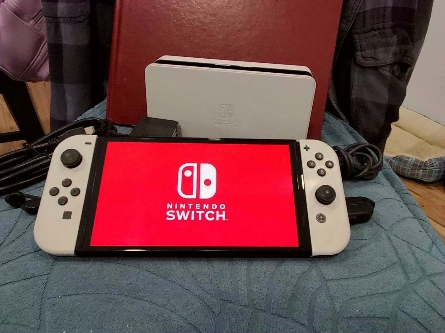 Nintendo Switch OLED 64GB White - Used image 2