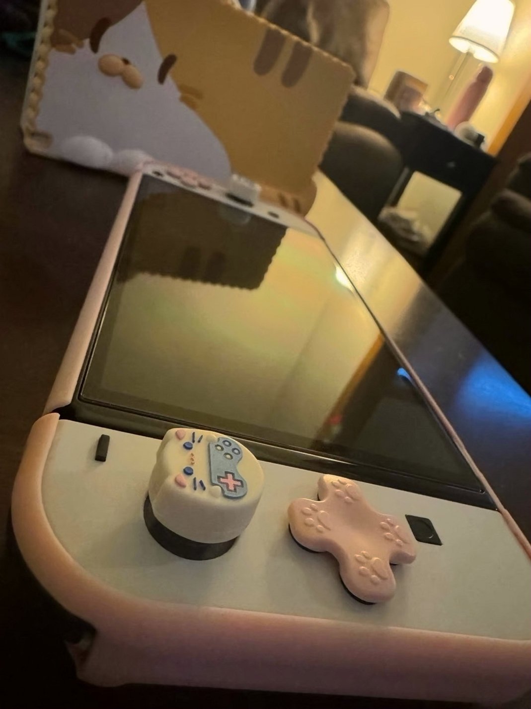 Nintendo Switch OLED White Unlocked - Used image 3