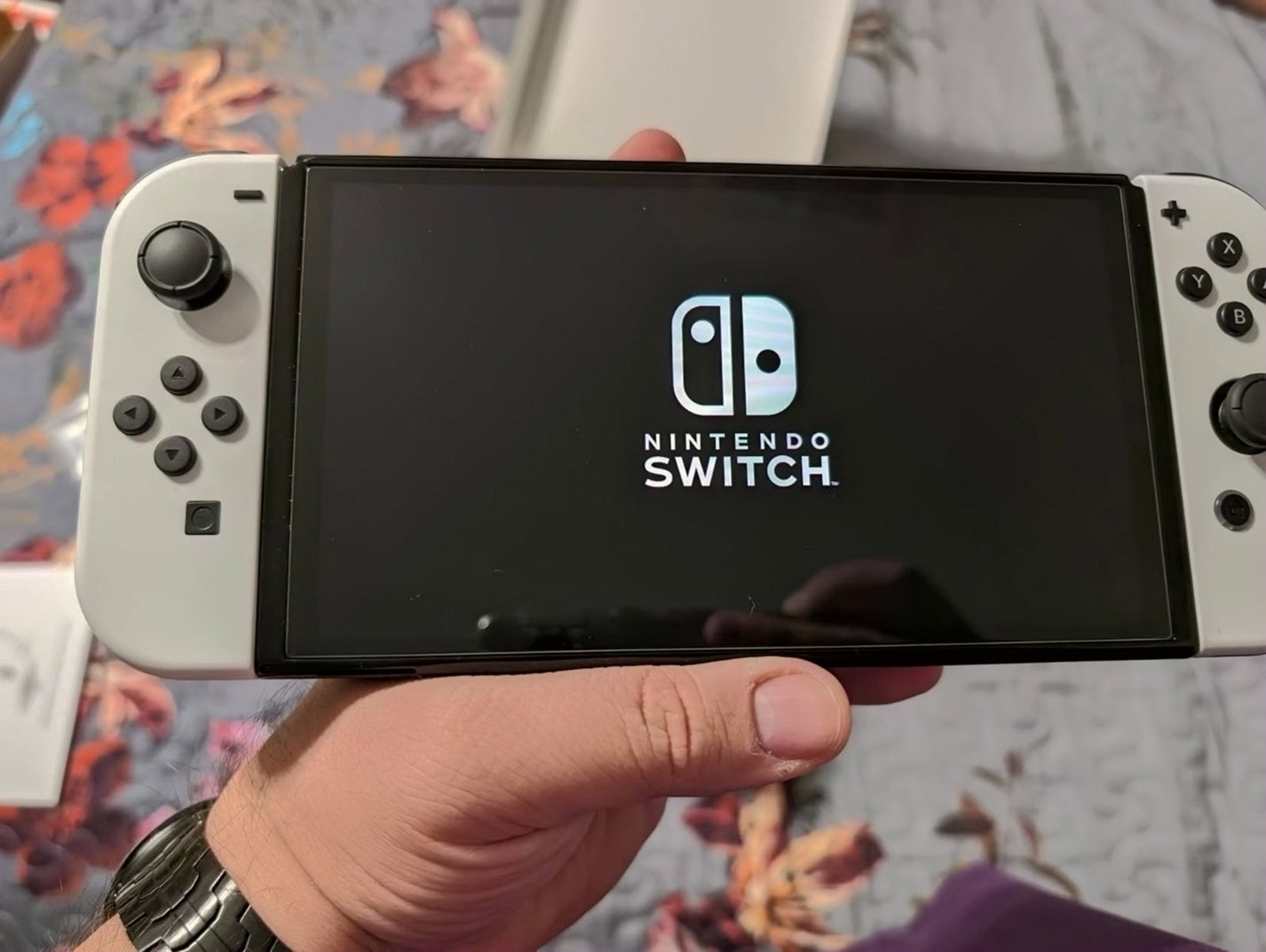 Nintendo Switch OLED White Unlocked - Used image 3