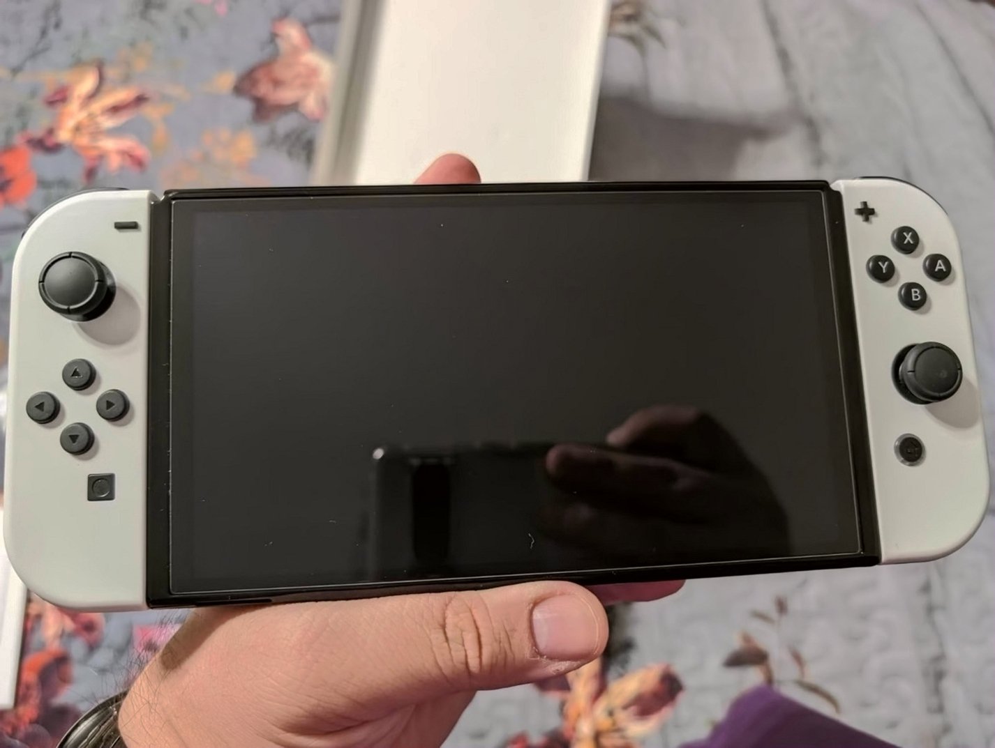 Nintendo Switch OLED White Unlocked - Used image 5