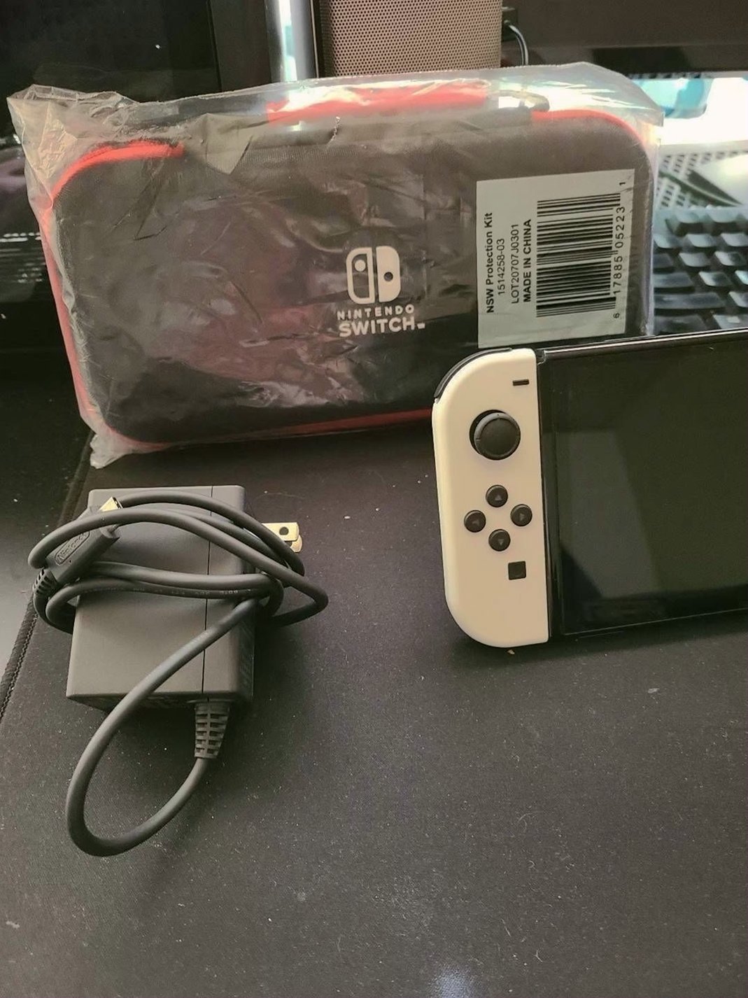 Nintendo Switch OLED 128GB White - Used image 2