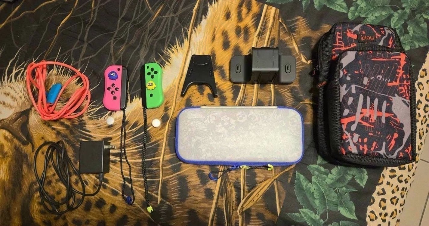 Nintendo Switch OLED Splatoon 3 Special Edition Unlocked - Used image 3