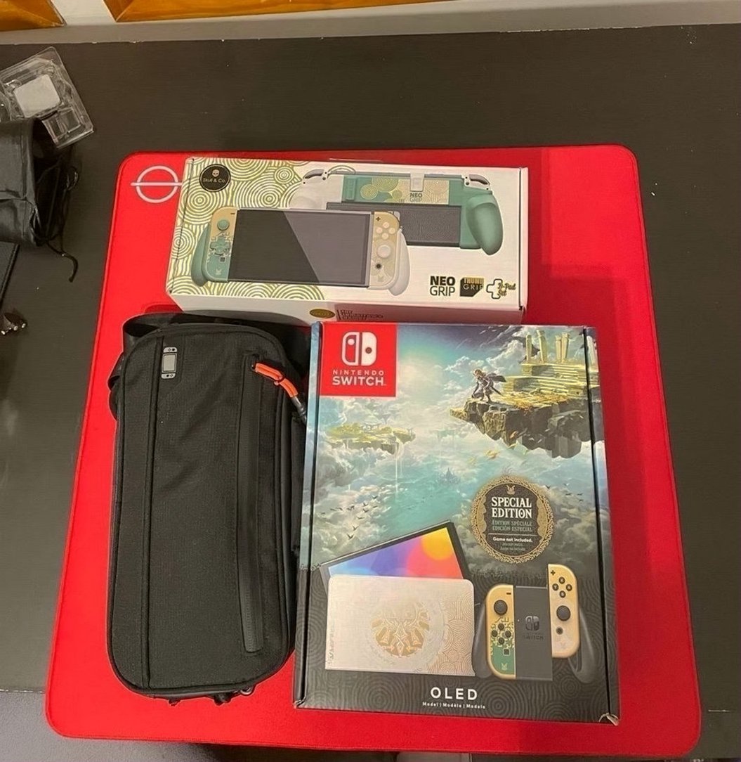 Nintendo Zelda Tears of the Kingdom OLED Special Edition + Travel Bag - Used