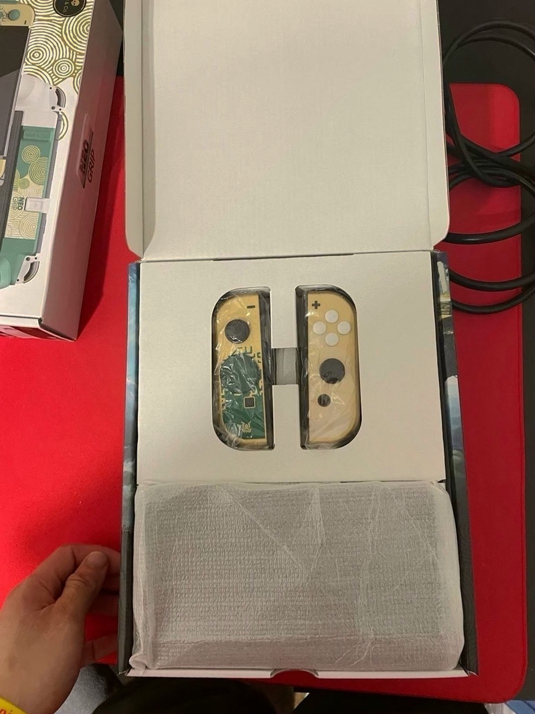 Nintendo Zelda Tears of the Kingdom OLED Special Edition + Travel Bag - Used image 2