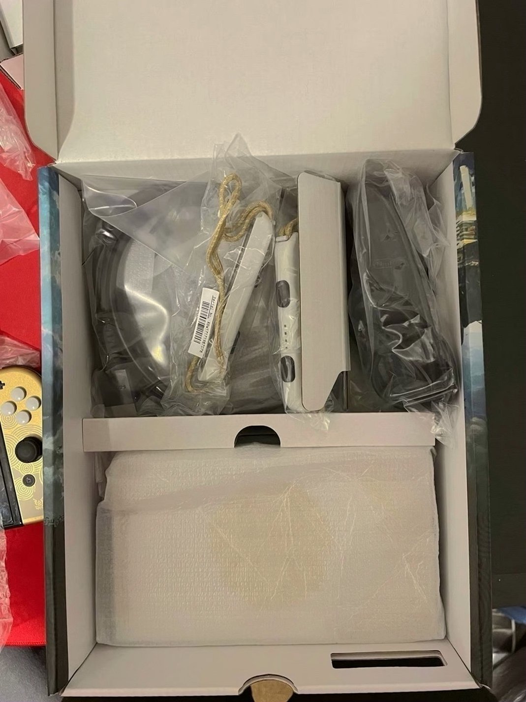 Nintendo Zelda Tears of the Kingdom OLED Special Edition + Travel Bag - Used image 4